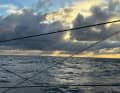 La vue de Boris Herrmann depuis "Malizia - Seaexplorer" sur les nuages et la mer
