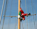 Figure de Saint Nicolas sur le gréement d'un voilier.