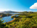 Vista dall'antica fortezza sulle alture di Shirley verso English Harbour, Antigua