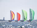 In der J/70 Klasse führen zwei dänische Crews punktgleich, während Proteste gegen die Teams auf den Plätzen drei und vier noch offen sind.