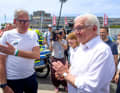 Organisationsleiter Dirk Ramhorst (links) begrüßt Bundespräsident Frank-Walter Steinmeier bei der Kieler-Woche-Regatta in Schilksee.