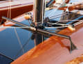 Self-tacking jib: The track for the sheet traveller is mounted on a delicate carbon-fibre support.