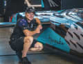 Der 43-jährige Australier Glenn Ashby vor seinem Gefährt. Er ist mit Team New Zealand mehrfacher AC-Gewinner, gewann Silber bei Olympia im Tornado und ist 17-facher Weltmeister in diversen Katamaran-Klassen
