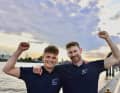 Hier proben die beiden Freunde, Geschäftspartner und Co-Skipper in ihrer Wahlheimat Hamburg schon einmal das Jubeln.