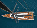 The deflectors are hydraulically tensioned and can adjust the backstay tension on the inside.