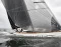 Die Fahrtenyacht zeichnet sich besonders durch ihre Schnelligkeit und ihre guten Segeleigenschaften bei leichtem Wind aus