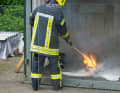 The extinguishing attempts took place on the Fisacon premises. Behind a pane of armoured glass for safety