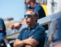 The experienced sailing coach Philipp Mourniac is watching the team.