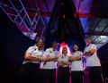Il team DMG Mori con lo skipper Kojiro Shiraishi (a destra) e Samantha Davies (a sinistra).