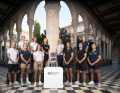 Sessione fotografica con i rappresentanti di tutte le dodici squadre della Women's America's Cup