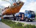 Only a few access routes to the water are suitable for transporting the hull, which weighs almost 100 tonnes. A plan is drawn up to launch the vessel from Scharbeutz beach