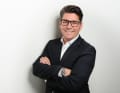 Maxim Neumann dirige les ventes et le marketing en tant que directeur commercial. M. Neumann travaille depuis des années pour le groupe de chantiers navals et occupait dernièrement le poste de vice-président des ventes, notamment lors du retour de HanseYachts au salon « boot » de Düsseldorf.