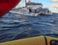 Foto aus der Rettungsinsel, rechts das zusätzliche Schlauchboot.