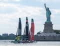 I tre finalisti di New York - Bonds Flying Roos, Emirates GBR e NorthStar Canada - sotto gli occhi di Lady Liberty.