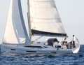 Das Boot ist ein moderner Performance-Cruiser.