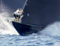 Der Bug von "Svea" aus der J-Class-Flotte pflügt durch die Wellen