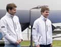 Lennart Burke (l.) und Melwin Fink (r.) holen Jonas Kroner (M.) mit an Bord. Im Podcast erzählen die beiden, welches Ziel sie mit ihm verfolgen