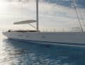Long bonnet. The foredeck is as long as it is sheer, the exterior design was provided by Lucio Michelletti. The sailor and architect has a background in the automotive sector and refined the Frers design ...
