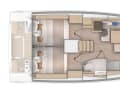 Version with three cabins and a toilet room. The aft berths are rectangular and 1.50 metres wide along their entire length