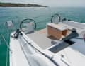 Klar und aufgeräumt. Fallen und Trimmleinen werden auf dem Kajütdach bedient, die Schoten sind bis zu den Steuerständen durchgeführt