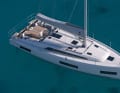 Clearly designed for maximum volume: the forward section, in particular, has become even more spacious compared with the previous model – a general trend in the design of modern cruising yachts.