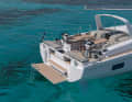 As an option for cosy hours in the anchorage, a plancha module with cooling compartment is also available in the stern. The bathing platform is huge.