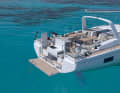 The long seats for the helmsman can be folded up. This allows easy access to the bathing platform and the water. A cool box and a barbecue at the stern are optionally available.