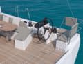 Lots of space for plenty of freedom of movement at the helm stations. And the winches can also be reached by the helmsman.