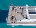The tables in the saloon can be lowered. This means that spacious sun loungers can be set up on both sides.