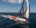 Es handelt sich dabei um das ehemalige Schiff von Romain Attanasio, ein Farr-Design aus dem Jahr 2007