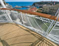 Brückenschlag: Wolz Nautic verlegte Fineline-Teak bereits auf den Balkonen des One Monte-Carlo. Das Holz mit FSC-Siegel dürfte demnächst  auch die Decks von Superyachten zieren