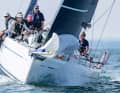 Die Crew der „patent 4“ freute sich über die perfekten Segelbedingungen an Tag zwei der Travemünder Woche.
