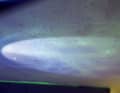 Durch den Einsatz von UV-Licht lassen sich die sonst unsichtbaren Blasen gut ausmachen. Ein geschultes Auge hilft