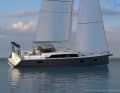 The overlapping genoa is standard equipment, as is the typical equipment carrier at the stern.