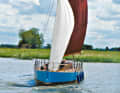 2013 sur un bras de l'Elbe : le yacht artisanal "Cadler" prend son envol