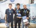 l podio dei vincitori di Ilca7 (da sinistra): Alexandre Kowalski, Ole Schweckendiek e Julian Hoffmann.
