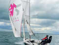 The large gennaker ensures rapid propulsion. The 80-kilogram keel prevents capsizing