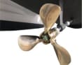 Die Propeller der E-Motoren laufen im Segelbetrieb mit, sie fungieren als Hydrogeneratoren