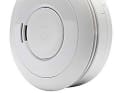 Standard smoke detectors also work on board. They belong on the saloon ceiling and ideally also in cabins. From 10 euros