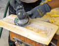 The mast base should be given a stable underlay. A wedge must be glued in for this purpose. Firstly, the underside of the deck piece is cleaned of filler residue and sanded