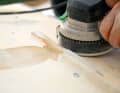 To reconnect the outer laminate with a force-fit, the separation point is first sanded all the way round. The valley must be as deep as the new laminate applies