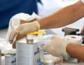 With epoxy, the mixing ratio between resin and hardener must be precisely maintained. For larger projects, it is advisable to invest in dosing pumps