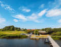 Dranske: The jetty of the Wittow sailing club is a quiet place. There is seating on the terrace of the clubhouse, but guest berths are rarely available (13)