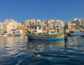 I simboli marittimi di Malta: le barche “luzzu”, dipinte con colori vivaci, caratterizzano il panorama di molti porti.