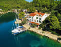 Au nord-est de Mljet se trouve la baie Okuklje, très bien protégée par tous les temps.