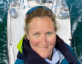 Saskia Kaden auf ihrer „Robulla“, die sie für den Törn gekauft und einem Refit unterzogen hat