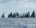 Das Feld kurz nach dem Start - 33 Soloskipper machten sich auf nach Lorient