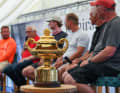 Das Objekt der Begierde: der Admiral's Cup und einige der Segler, die beim Revival um ihn kämpfen wollen.