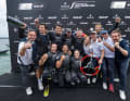 Qui il team viene festeggiato con il timone del vincitore del SailGP sul palco di Ginevra.