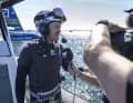 Le quadruple champion du monde de Formule 1 est copropriétaire de l'équipe Germany SailGP by Deutsche Bank. Lors de son passage à Sassnitz, il portait à la barre le casque qui va être vendu aux enchères.